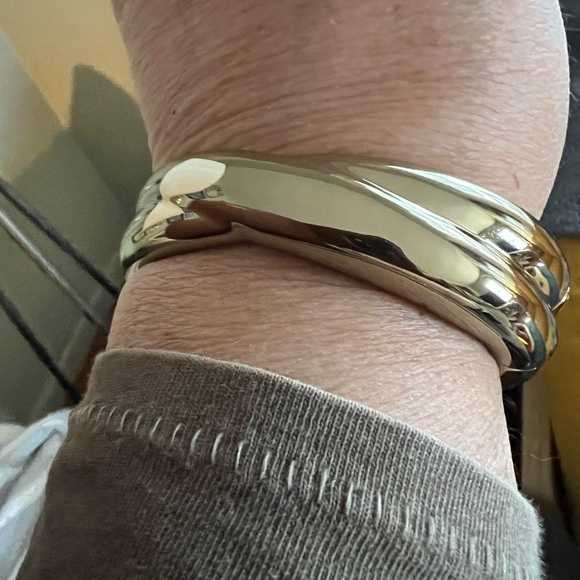 J Crew factory gold tone hinged cuff chunky wave ridge NWT bracelet. - Picture 7 of 11